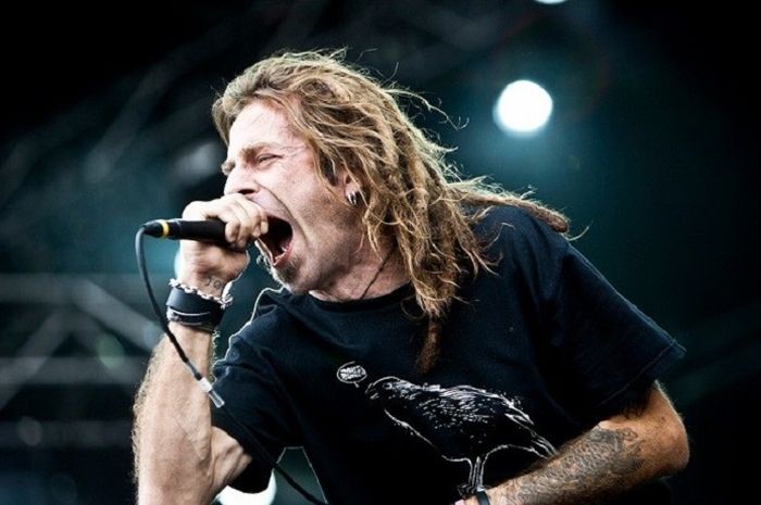 Randall Blythe, vocalista de Lamb of God, durante la realización del Dymano Metalfest, estuvo interpretando una canción de Metallica en vivo. 