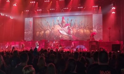 Iron Maiden tocando en vivo "Alexander The Great"
