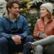 Promocional de "Felicidad para principiantes" con Ellie Kemper y Luke Grimes, la nueva comedia romántica de Netflix.