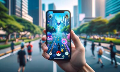 Smartphone mostrando el juego Pokémon GO con un mapa digital animado de un evento.