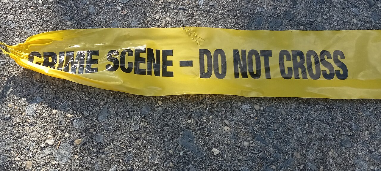 Cinta policial en escena del crimen