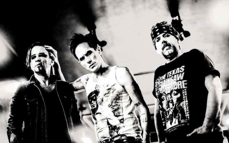 Double Crush Syndrome estrena sencillo y video de “Until One Of Us Dies”