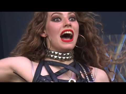 Las 10 guitarristas mujeres más impresionantes del metal mundial
