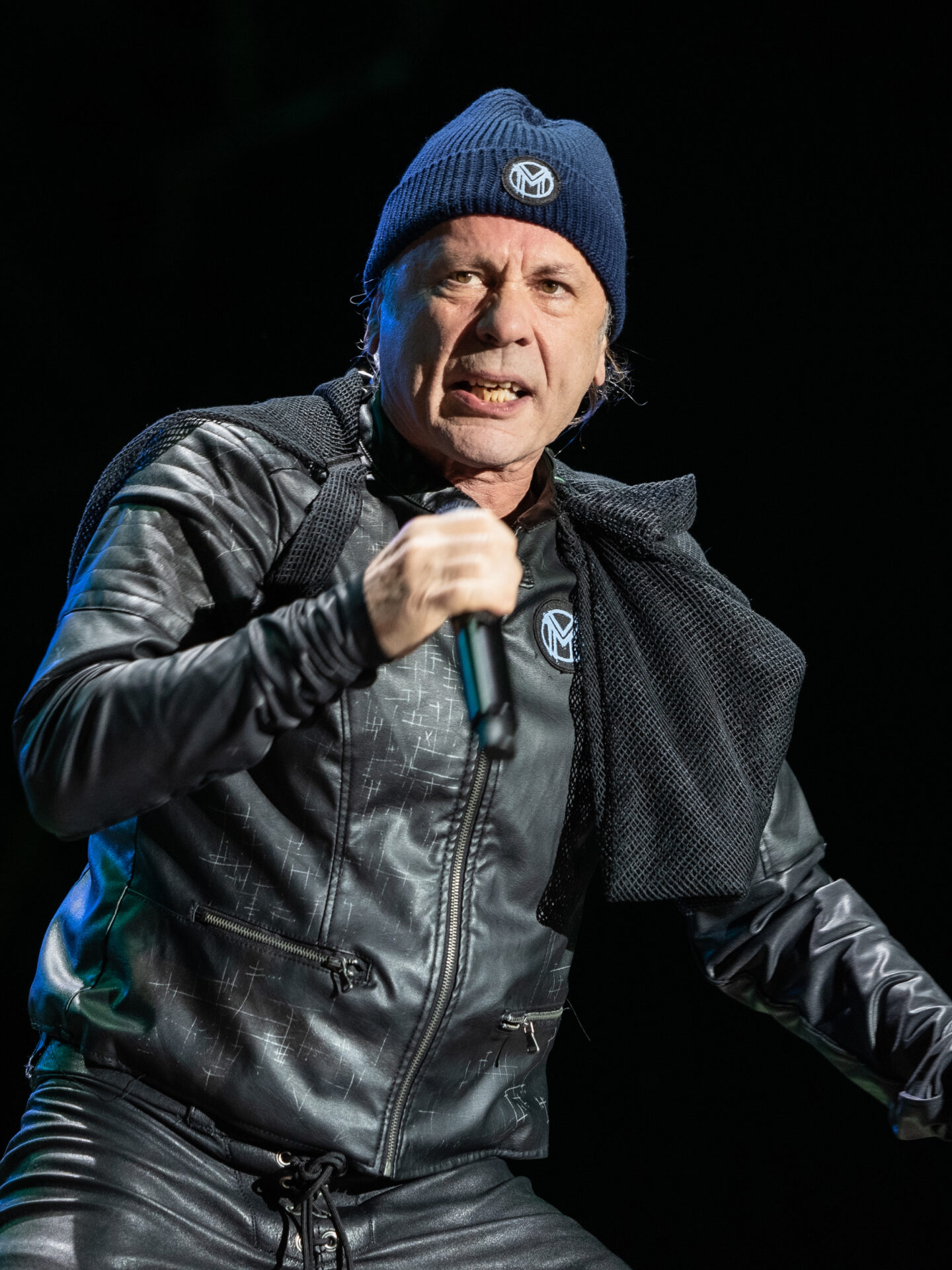 Bruce Dickinson cantante de Iron Maiden interpretando en vivo durante la gira The Mandrake Project