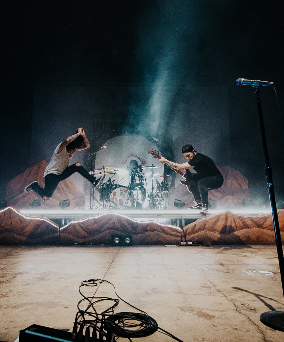sleeping with sirens paralyzed