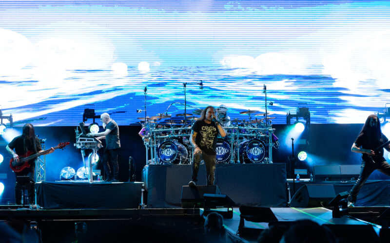 El Baterista de Janet Jackson se Enfrenta a Dream Theater: Una Odisea Rítmica