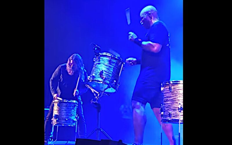 Dave Grohl se une a Sepultura en Los Ángeles para tocar Kaiowas