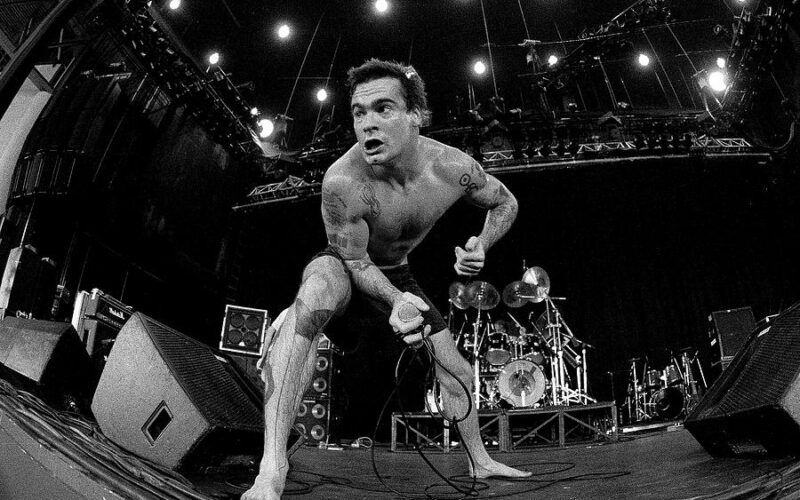 Henry Rollins arremete contra la Casa Blanca tras bajas militares en conflicto