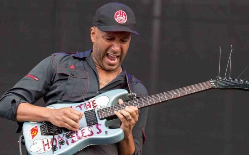 Tom Morello confiesa que le roba riffs a su hijo Roman Morello para componer canciones