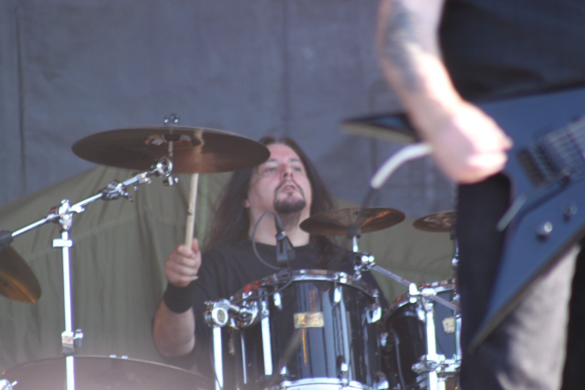 Gene Hoglan amenaza con acciones legales a Reversed Records por supuestas cuentas secuestradas