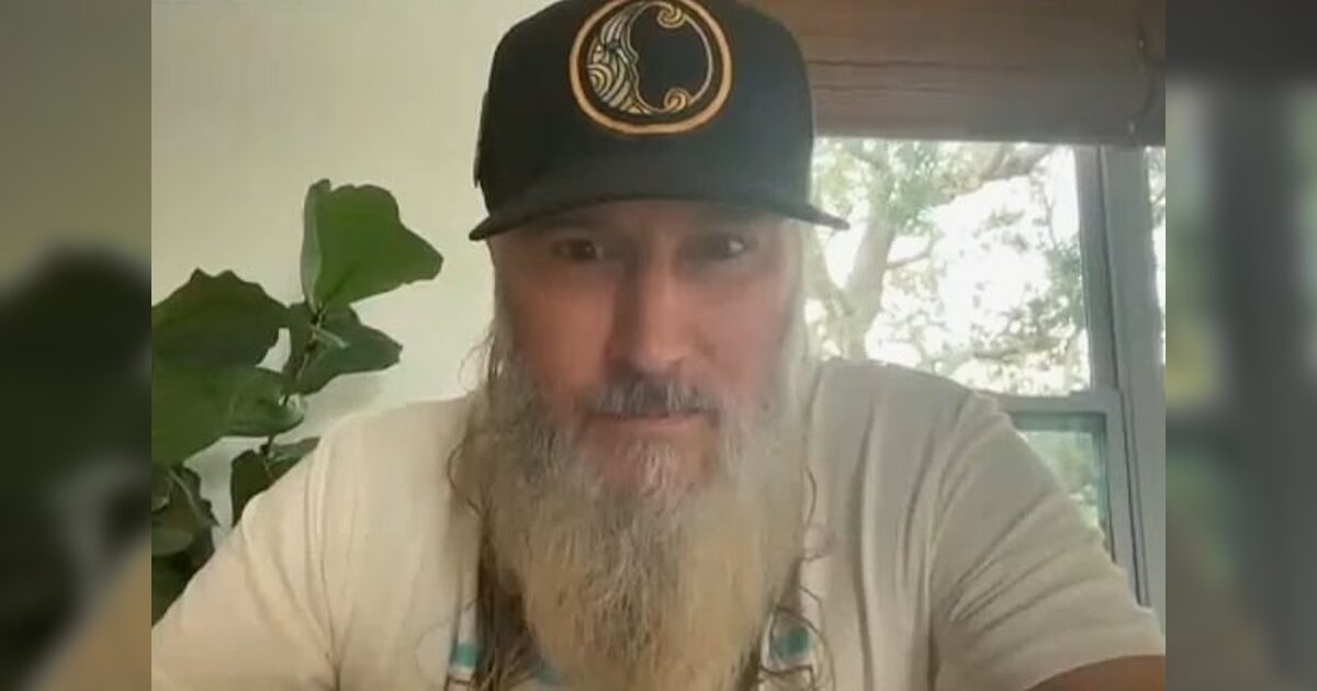 Troy Sanders de Mastodon desmiente colaboración con Geezer Butler en «Hushed and Grim»