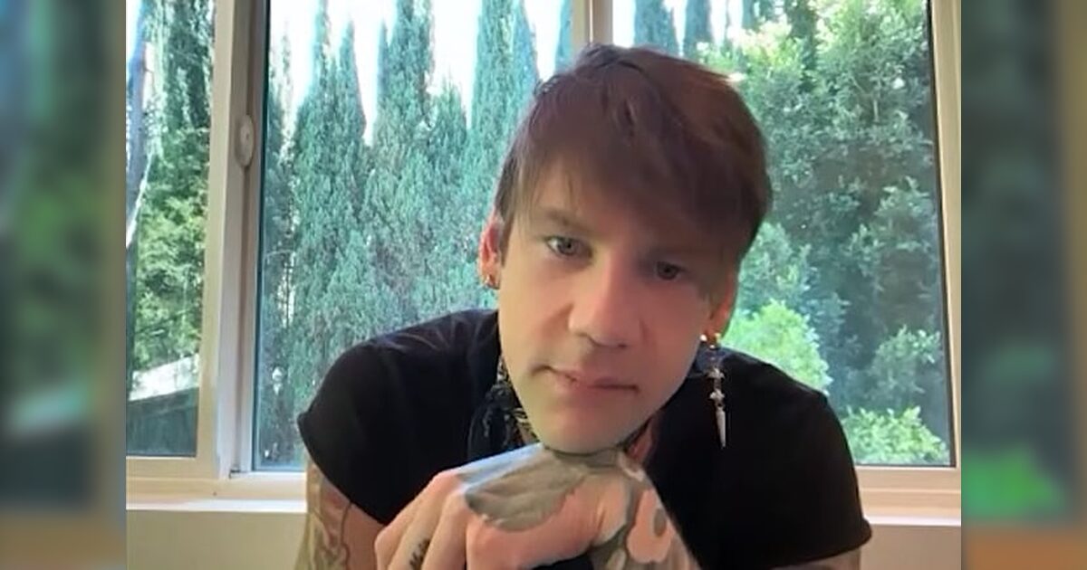 Caleb Shomo de Beartooth reflexiona sobre la homofobia tras declararse gay