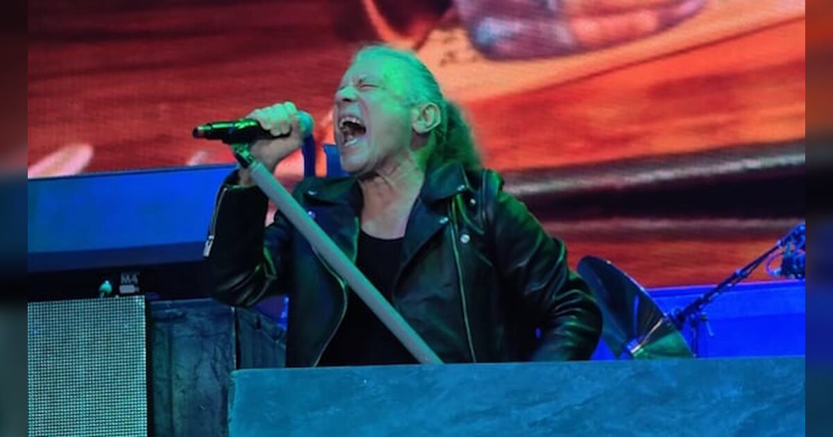 Bruce Dickinson hace alarde de su ingenio en Toronto durante el «Legacy of the Beast Tour»