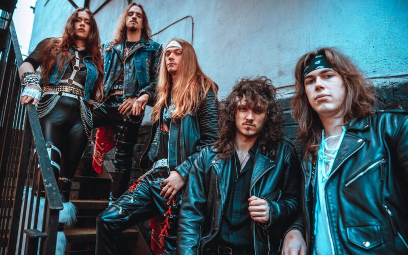 Rattlesnakes presenta su nuevo tema Shadows in the Night