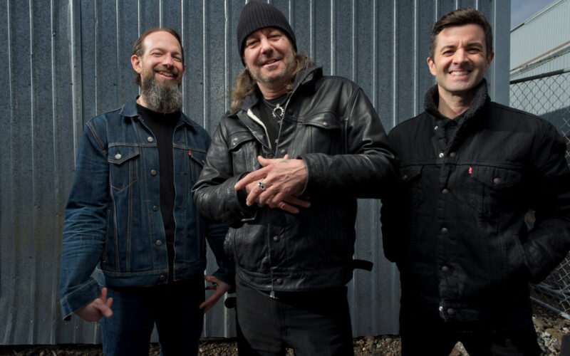 High on Fire: fuego y electricidad