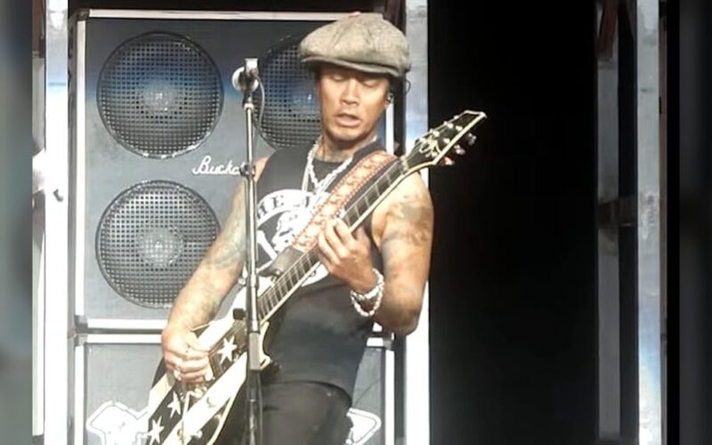 Guitarrista de Buckcherry comparte detalles del trágico accidente de autobús de la banda