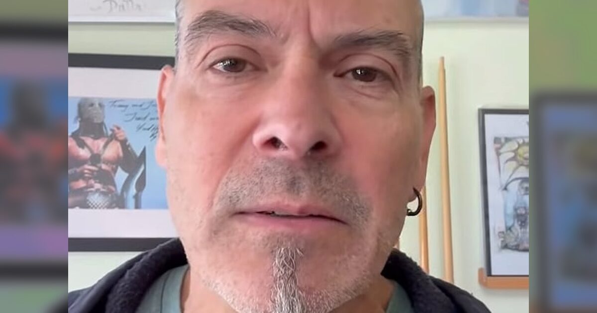 Joey Vera de Armored Saint reflexiona sobre la identidad musical de la banda
