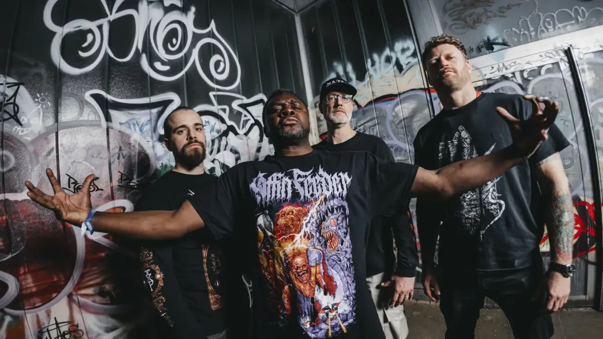 Leng Tch’e estrena su primer single en 10 años