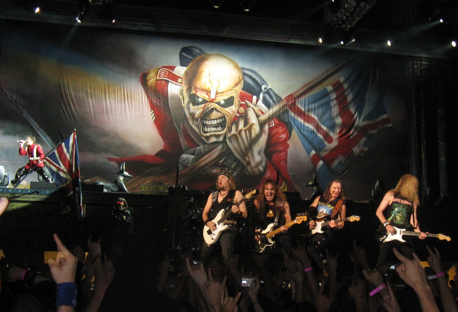Iron Maiden en concierto en el Palais Omnisports de Paris-Bercy