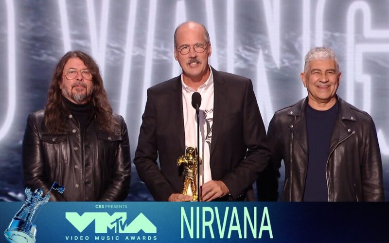 Nirvana: Miembros sobreviven aceptan premio MTV
