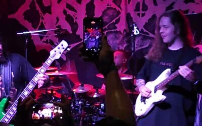 Billy Strings se une a Cryptopsy en el escenario para interpretar «Open Face Surgery»