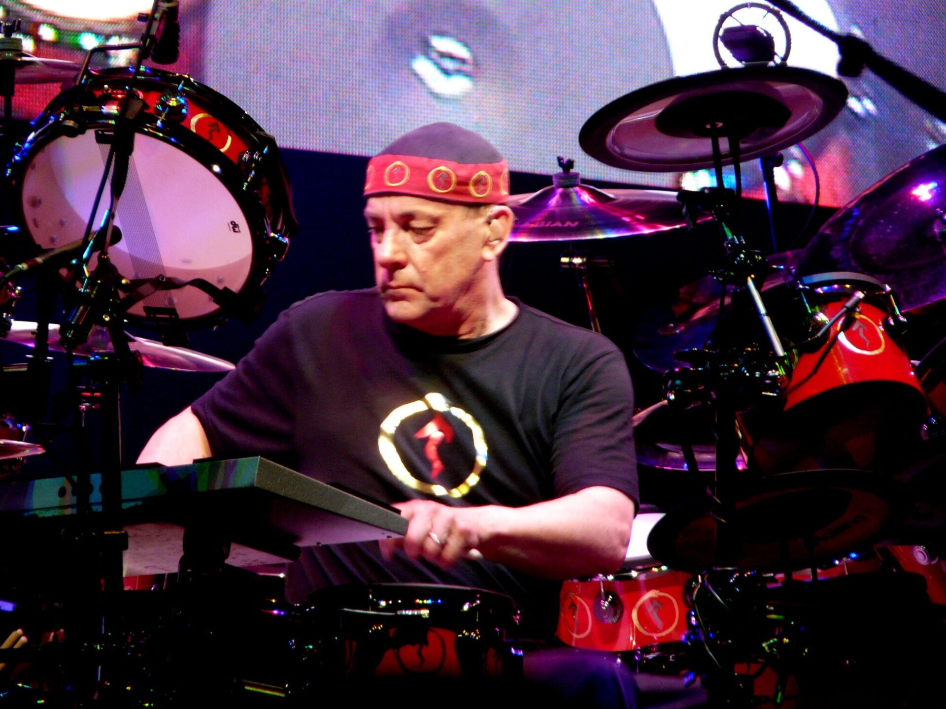 Neil Peart, baterista de Rush, en presentación en vivo