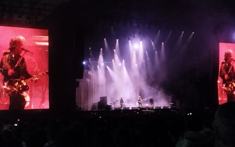 Queens of the Stone Age estrena ‘Where The Goth Girls At?’ antes de su nuevo disco