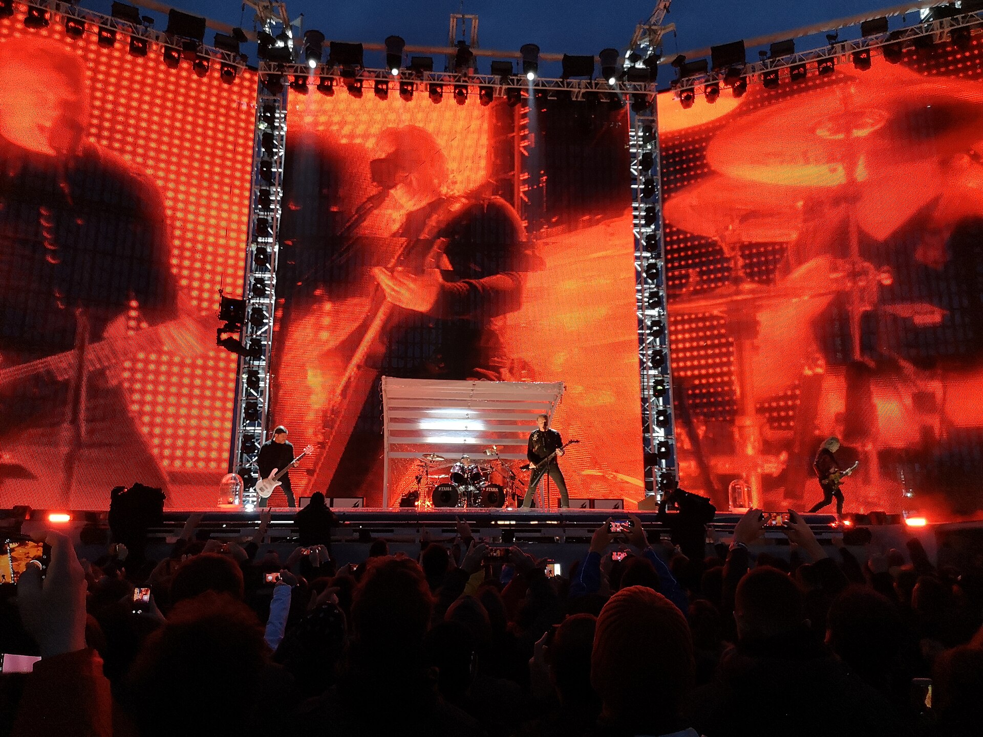 Metallica en concierto en Milán en 2019, antes de su residencia de Metallica en Sphere en Las Vegas