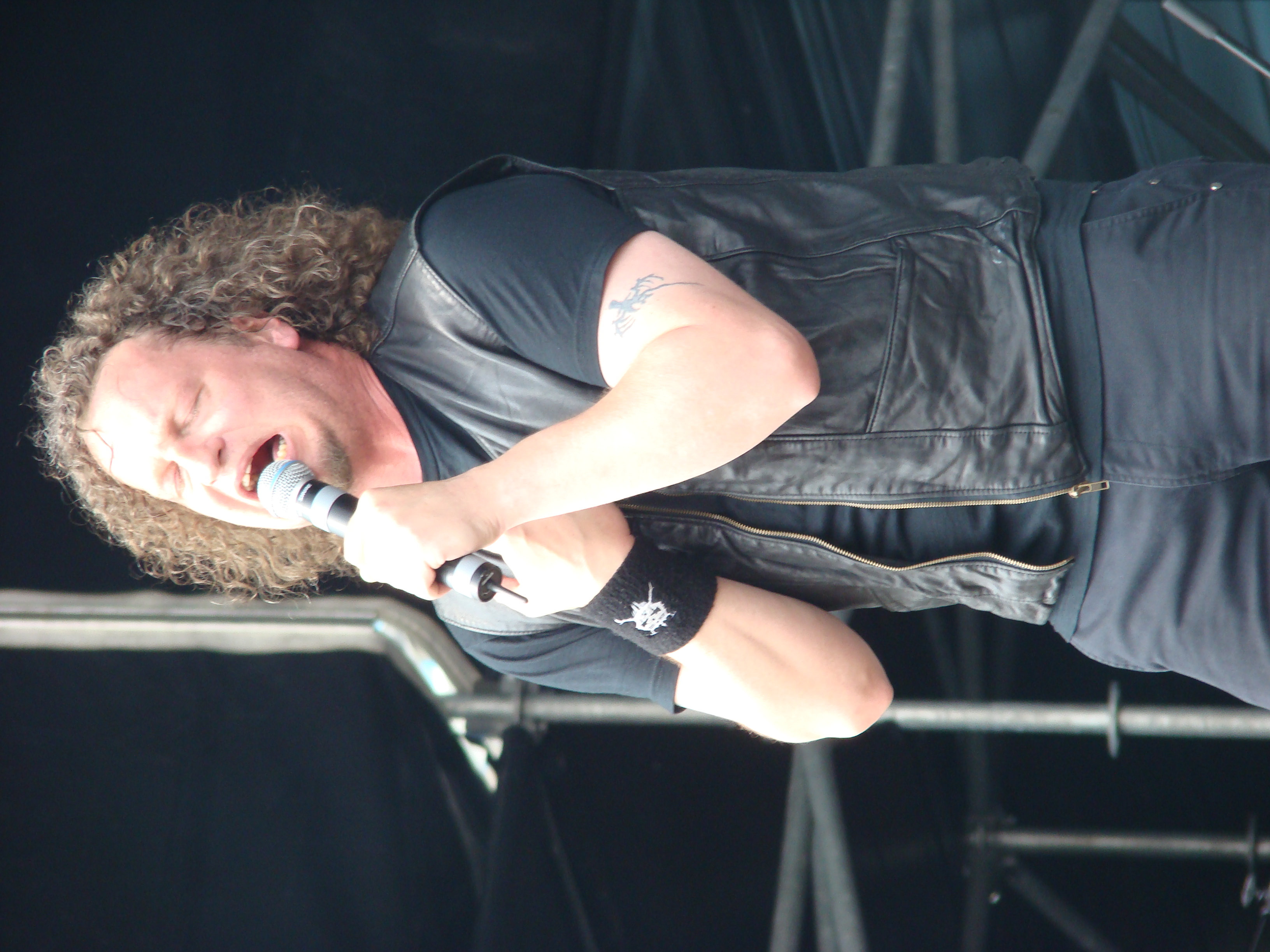Voivod tocando en vivo sobre el escenario