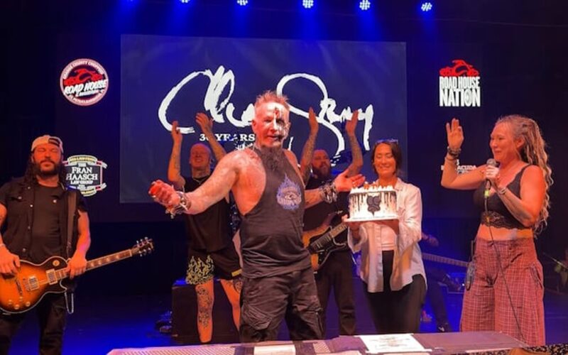 Chad Gray de Mudvayne y Hellyeah celebró su cumpleaños 55 en concierto