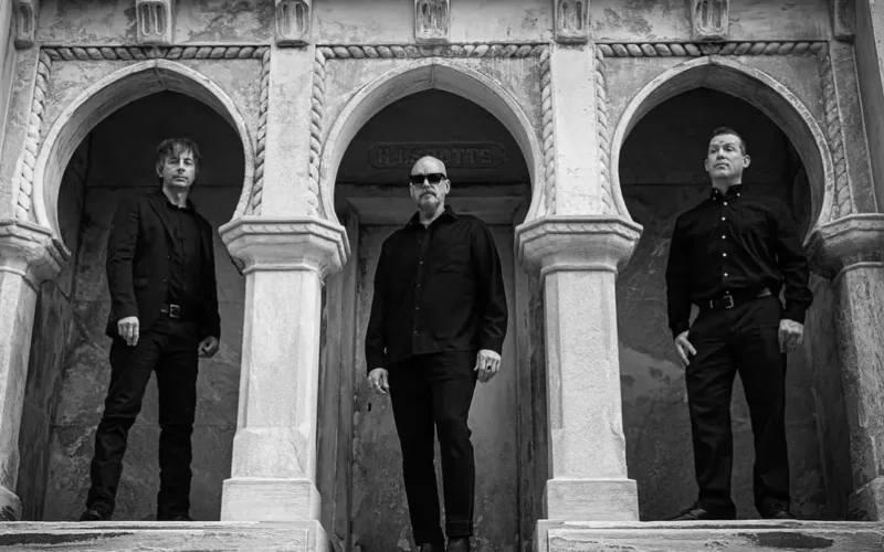 Fotocrime estrena Cages con la voz de Allen Epley de Shiner