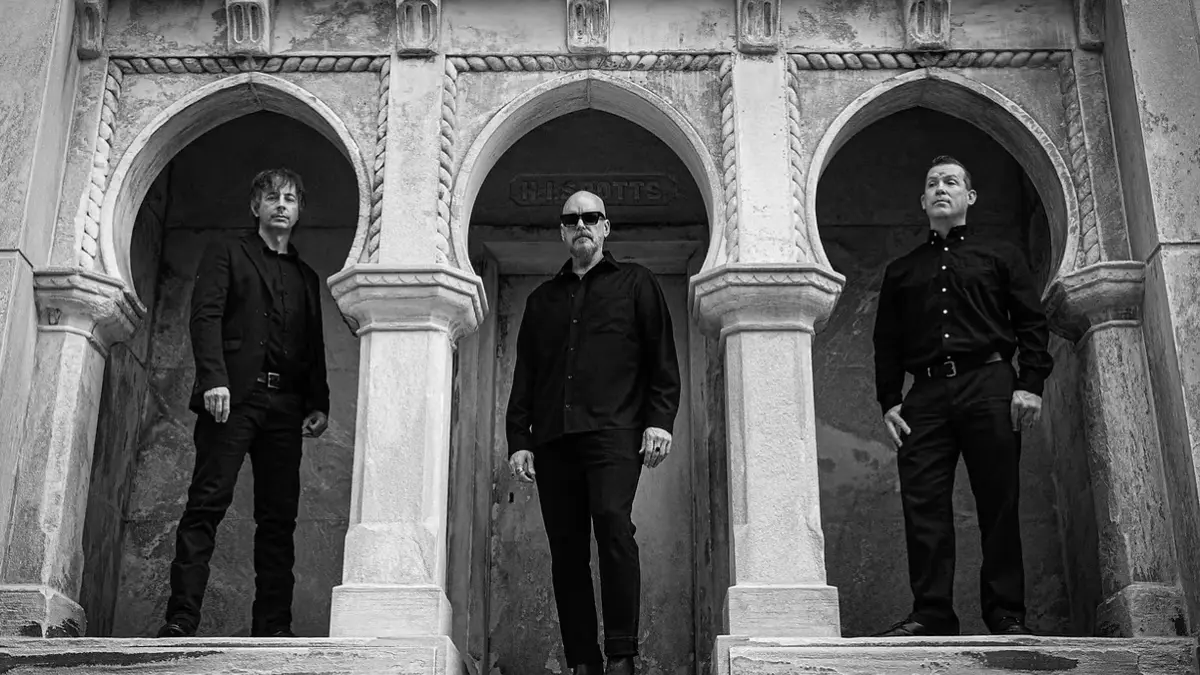 Fotocrime estrena «Cages» con Allen Epley de Shiner y anuncia gira conjunta