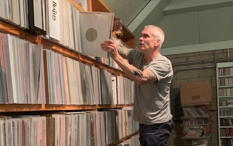Henry Rollins abre su archivo personal de punk rock en la exhibición Cool Evidence