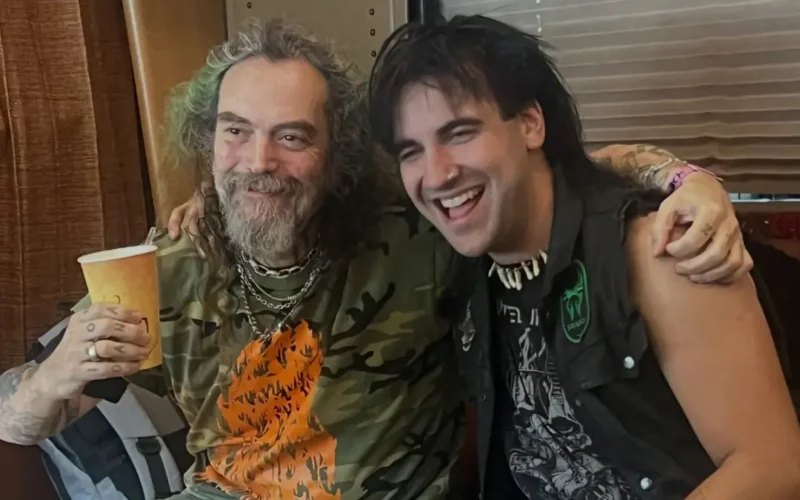 Jakobe Moreno honra a Chino Moreno en vivo con Soulfly