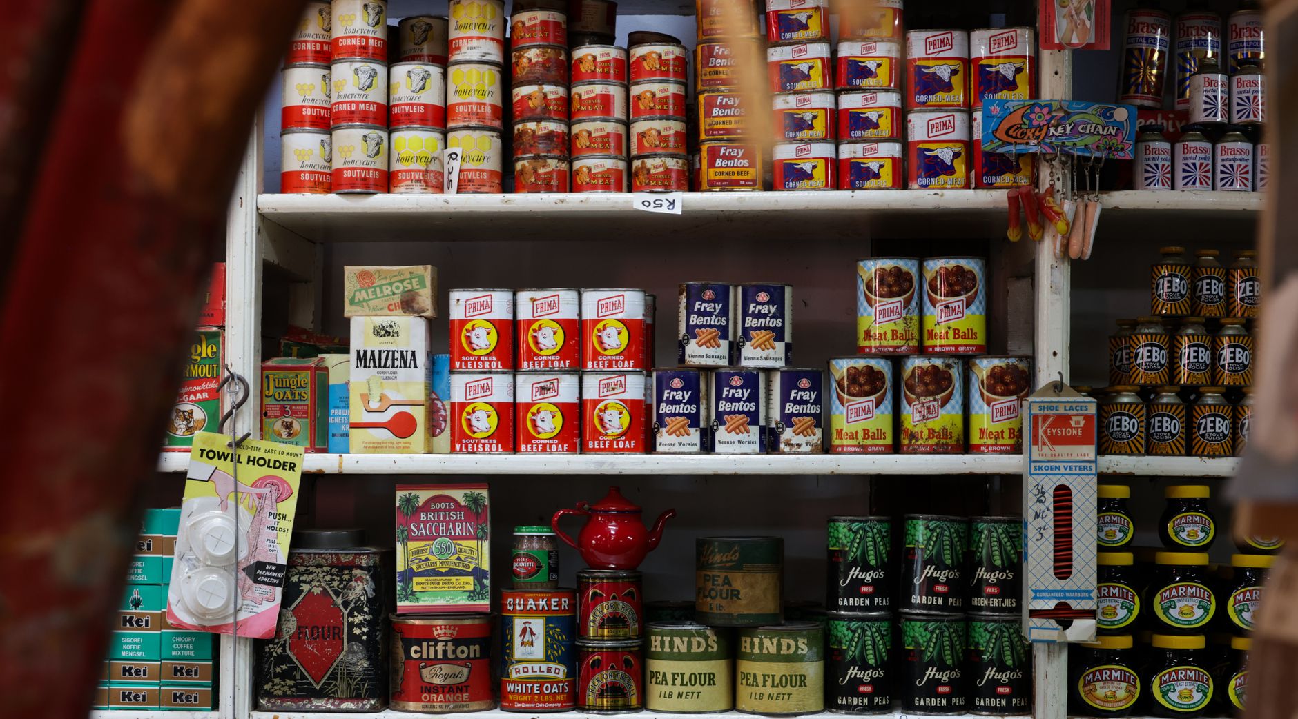 Estantes de una tienda de abarrotes antigua, imagen de referencia del supermercado donde se originó el nombre de Melvins