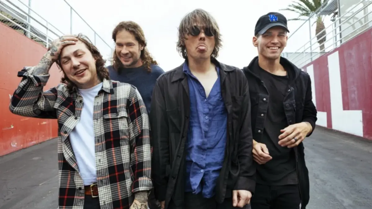 My Chemical Romance comparte video en vivo de "Someone Out There"