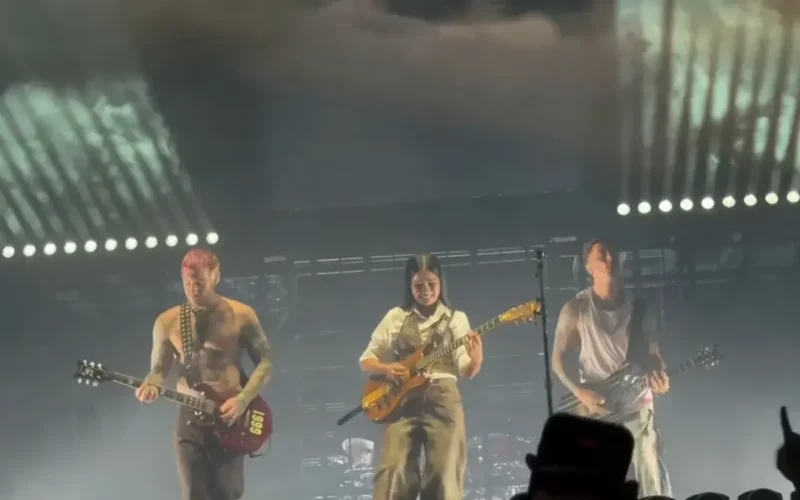 Nene Royal de “America’s Got Talent” se une a Avenged Sevenfold en el escenario de Singapur
