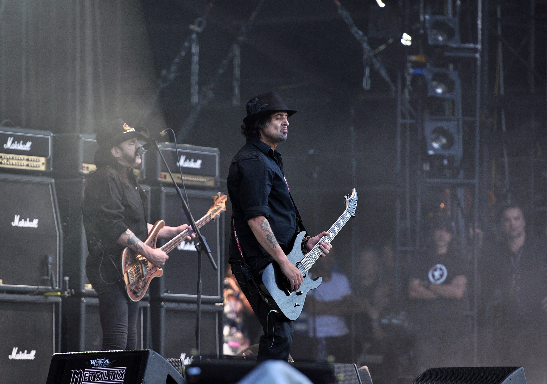 Lemmy Kilmister y Phil Campbell de Motörhead sobre el escenario del Wacken Open Air 2013