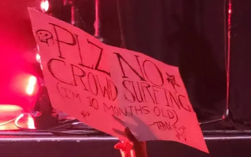 Fan de Sleeping With Sirens genera debate por llevar bebé de 10 meses a concierto